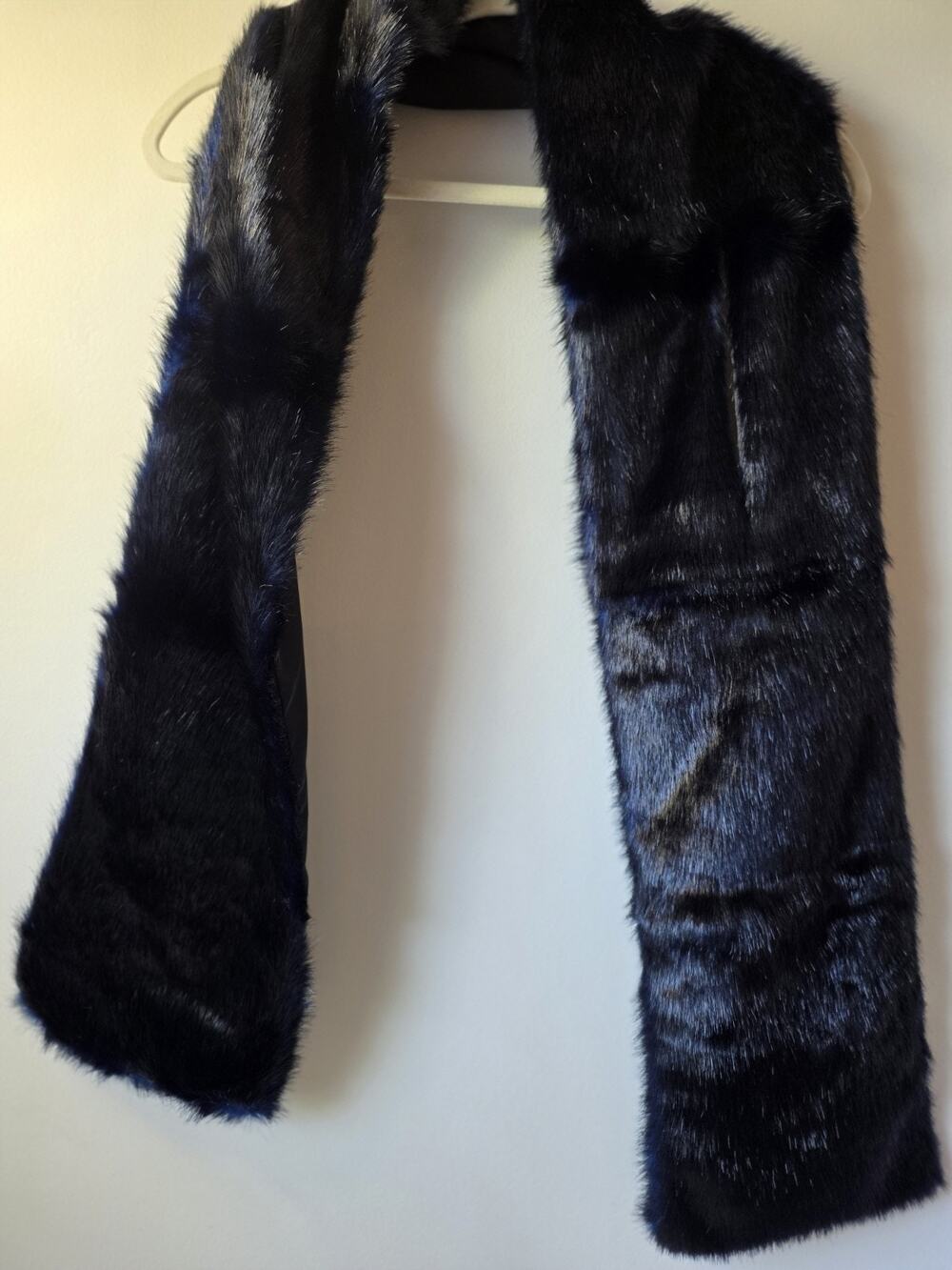 Simply Vera Wang Dark Navy Blue Faux Fur Scarf Pull Through Keyhole Stole Wrap